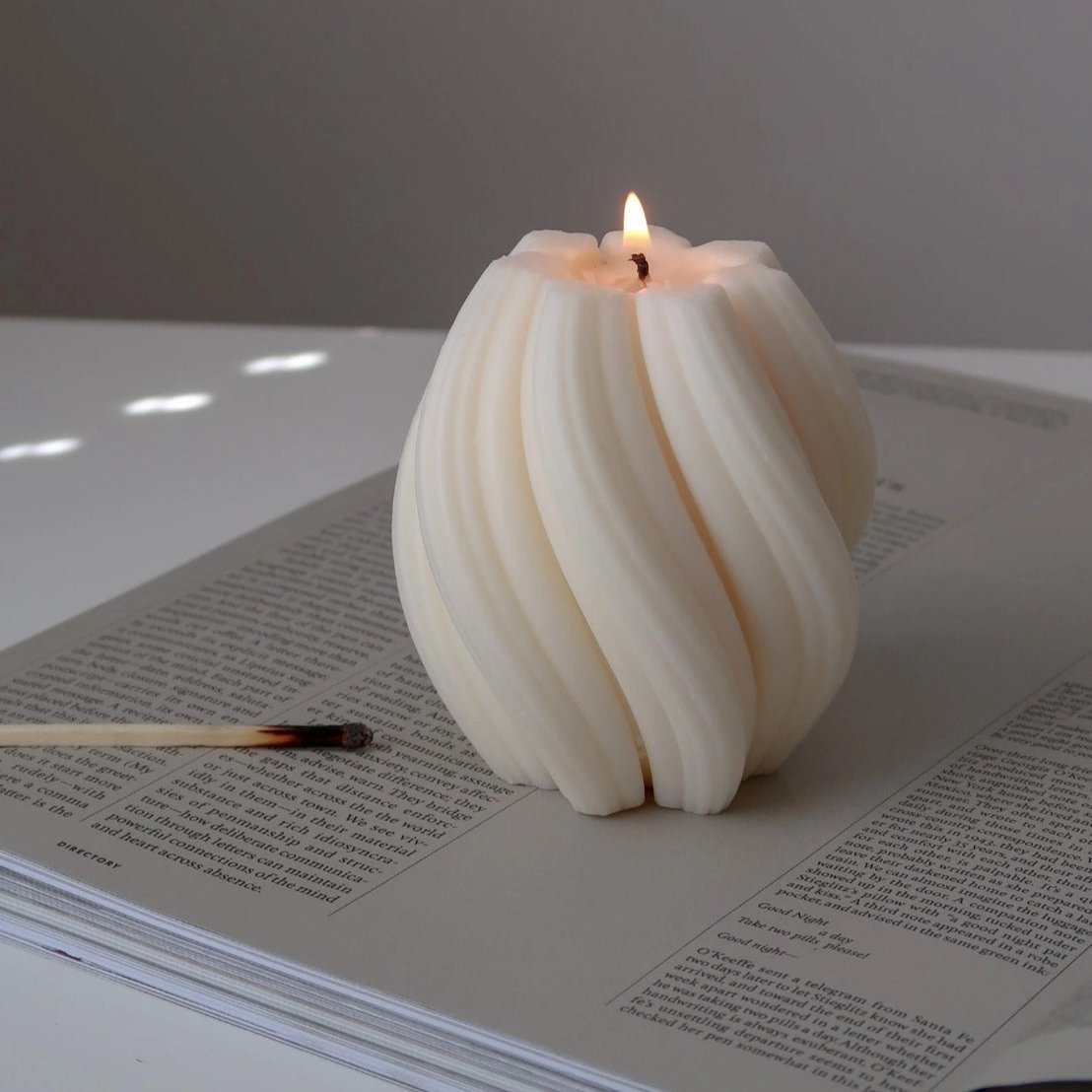 Swirl Ribbed Candle