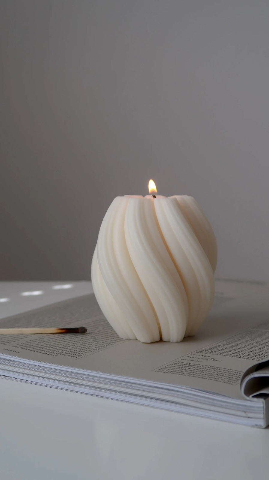 Swirl Ribbed Candle