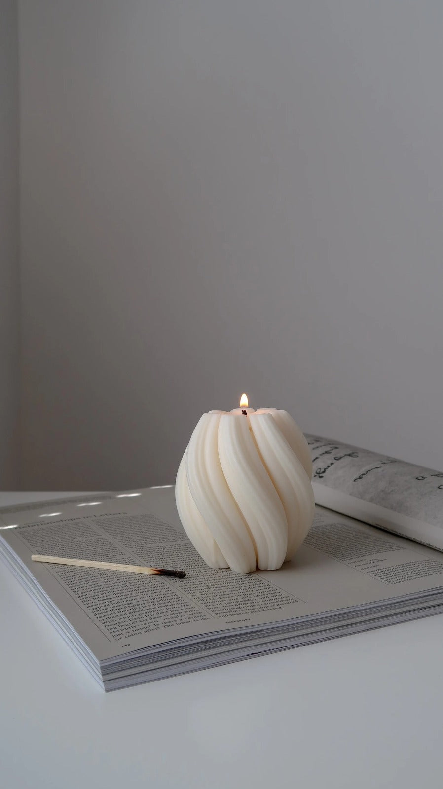 Swirl Ribbed Candle