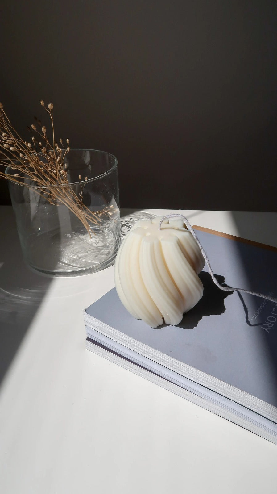 Swirl Ribbed Candle